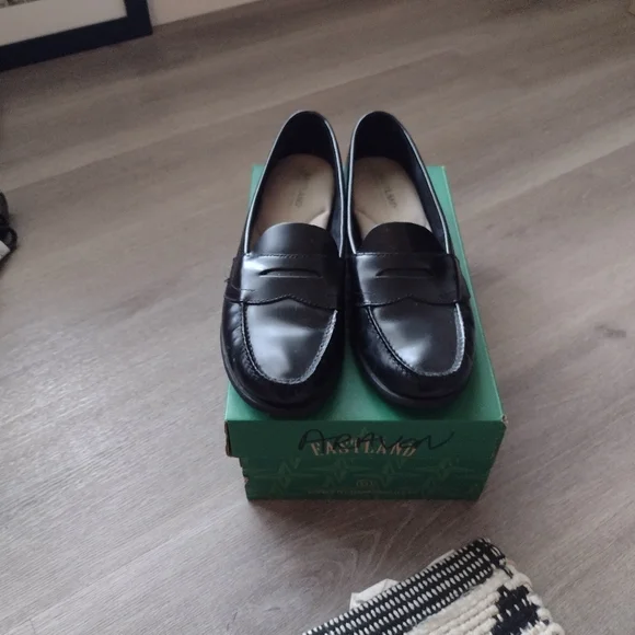 Eastland leather Classic II penny loafer women, 11 narrow - Picture 2 of 14